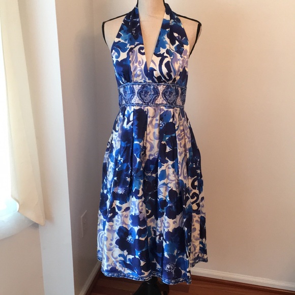 Adrianna Papell Dresses & Skirts - Adrianna Papell halter cocktail dress